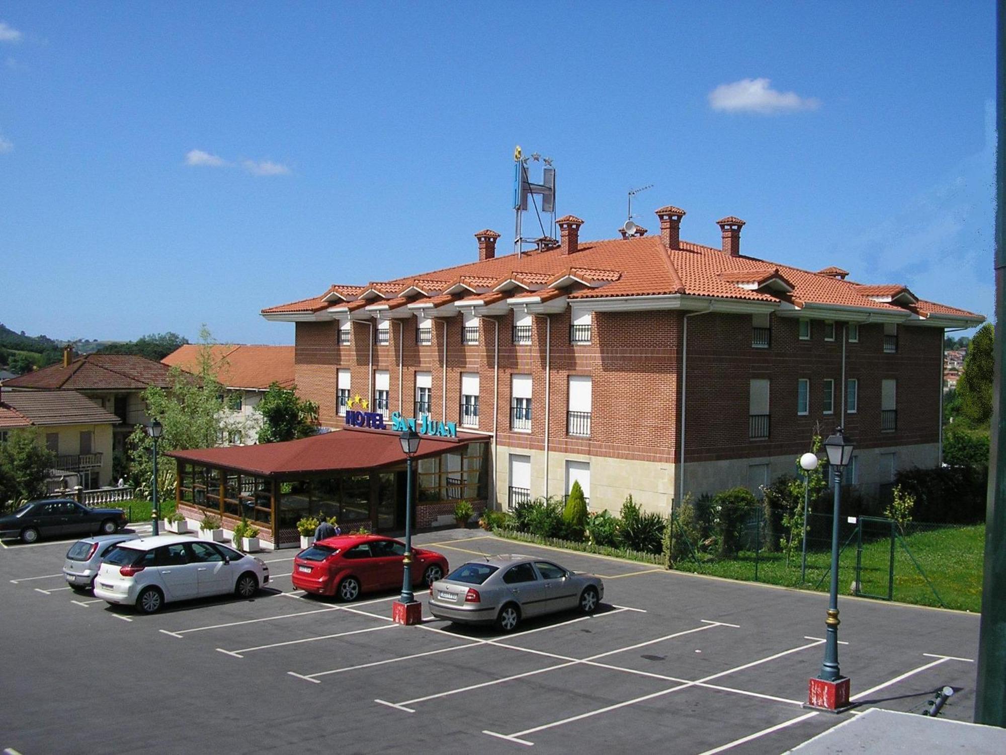 Revilla De Camargo Hotel San Juan מראה חיצוני תמונה