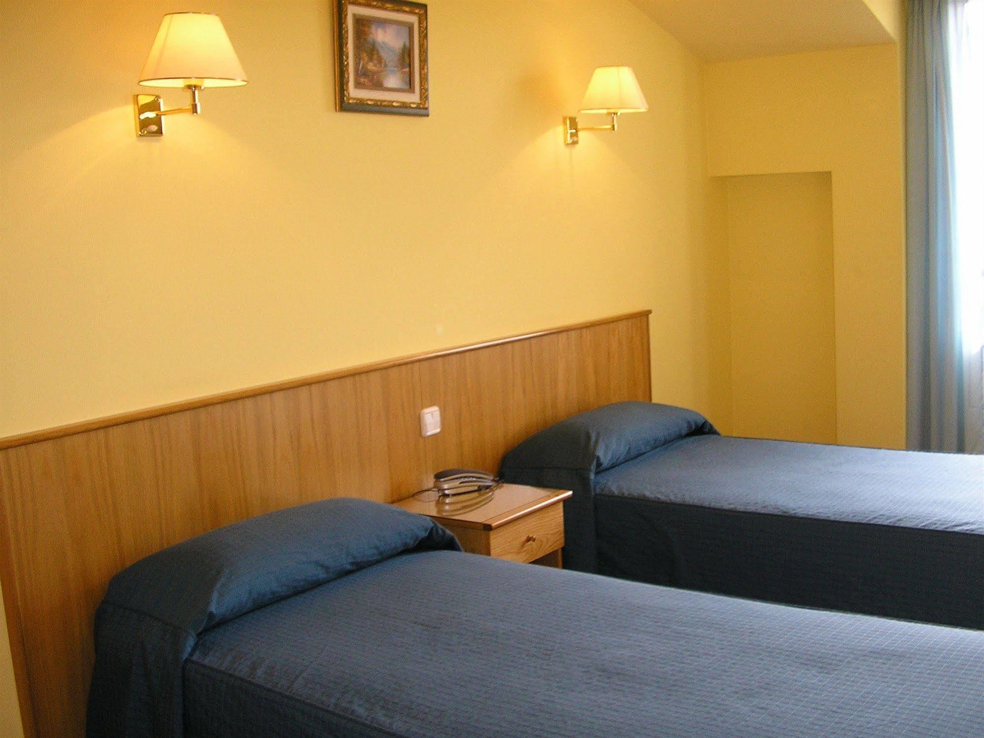 Revilla De Camargo Hotel San Juan מראה חיצוני תמונה