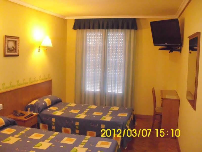 Revilla De Camargo Hotel San Juan מראה חיצוני תמונה